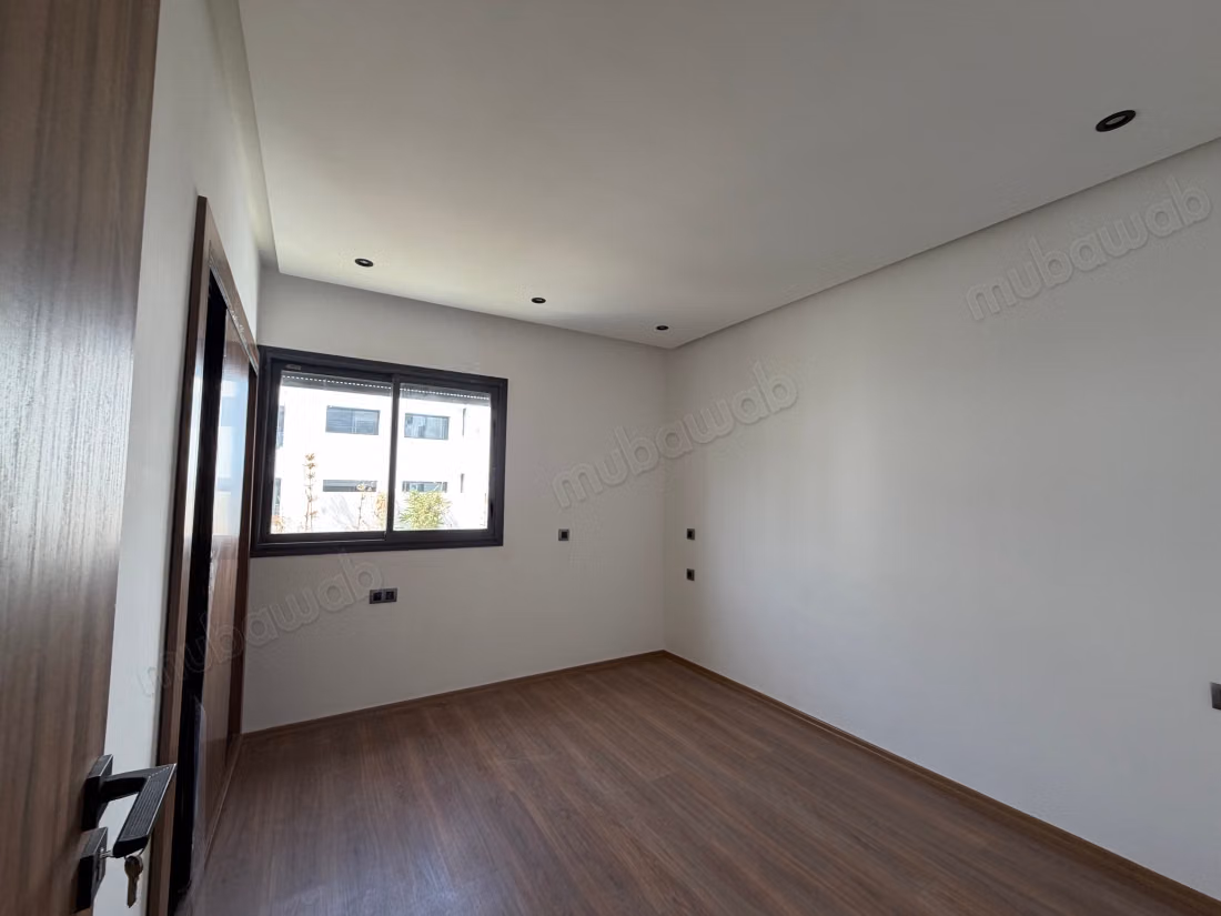 Superbe appartement à vendre à Souissi. 3 chambres. Service de concierge et climatisation