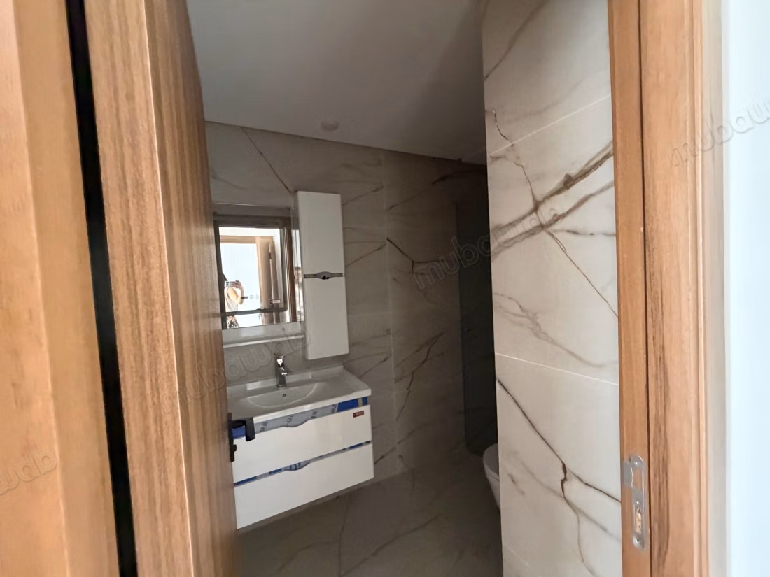 Superbe appartement à vendre à Souissi. 3 chambres. Service de concierge et climatisation