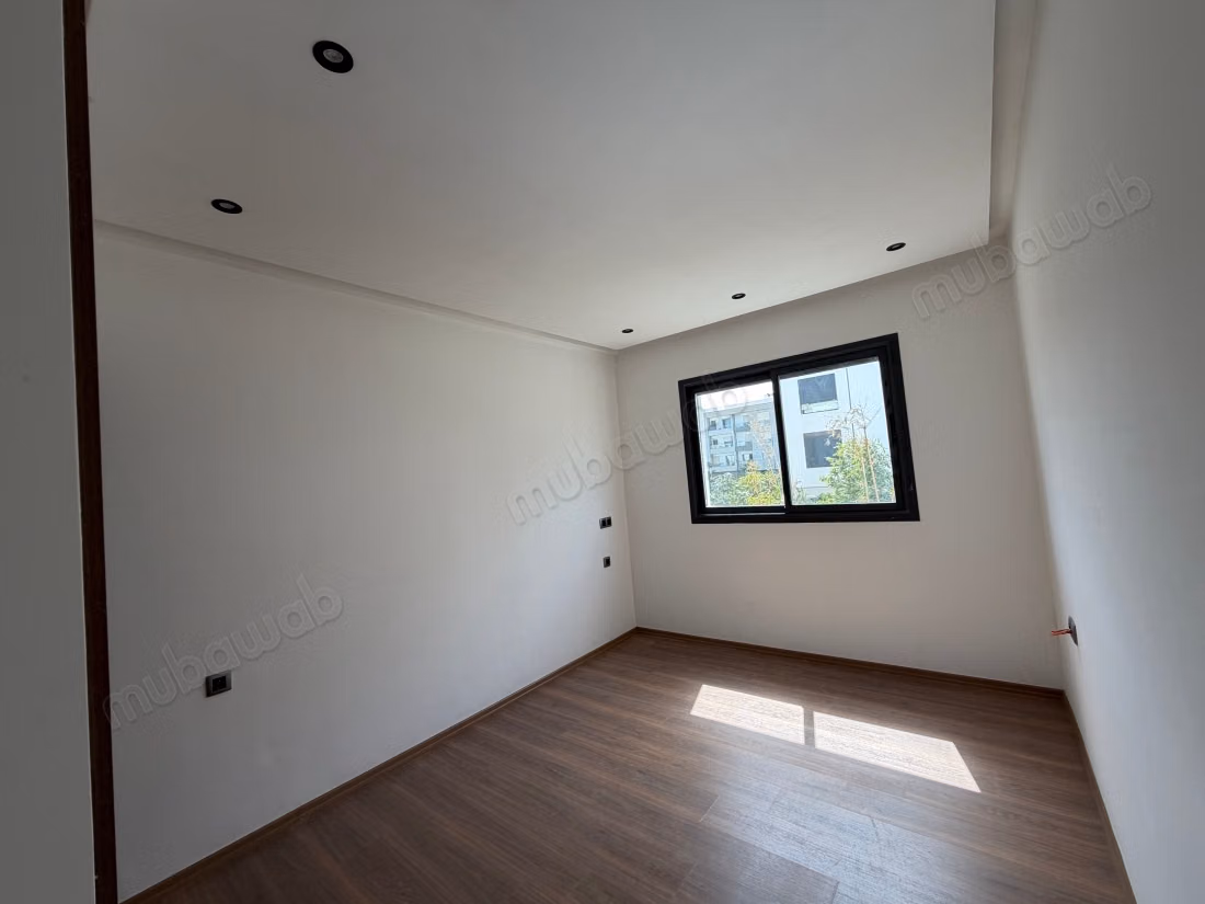 Superbe appartement à vendre à Souissi. 3 chambres. Service de concierge et climatisation