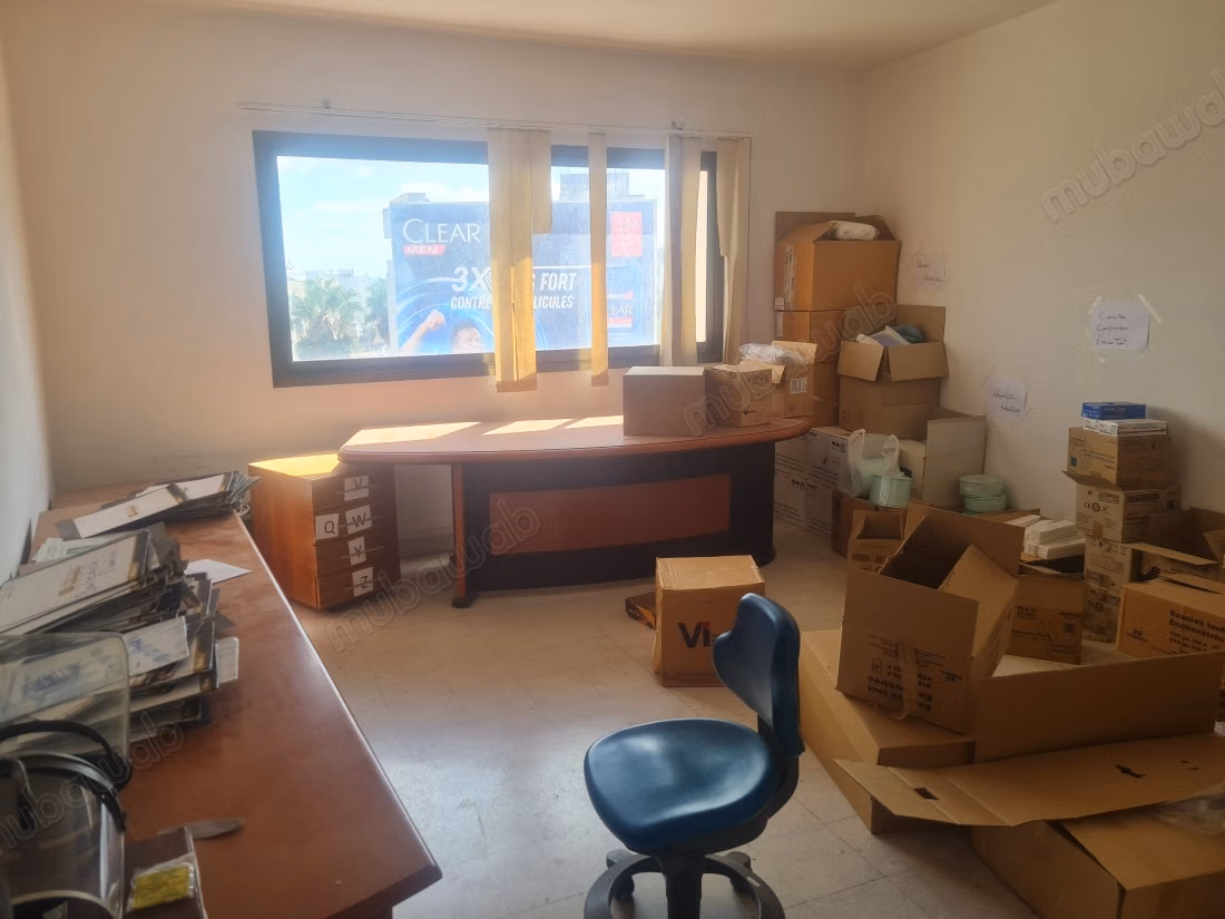 Bureaux à vendre à El Manar 2. 
Surface de 230 m². 
Chauffage centralisé