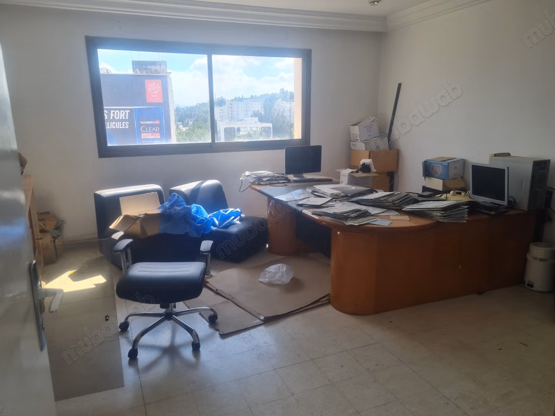 Bureaux à vendre à El Manar 2. 
Surface de 230 m². 
Chauffage centralisé