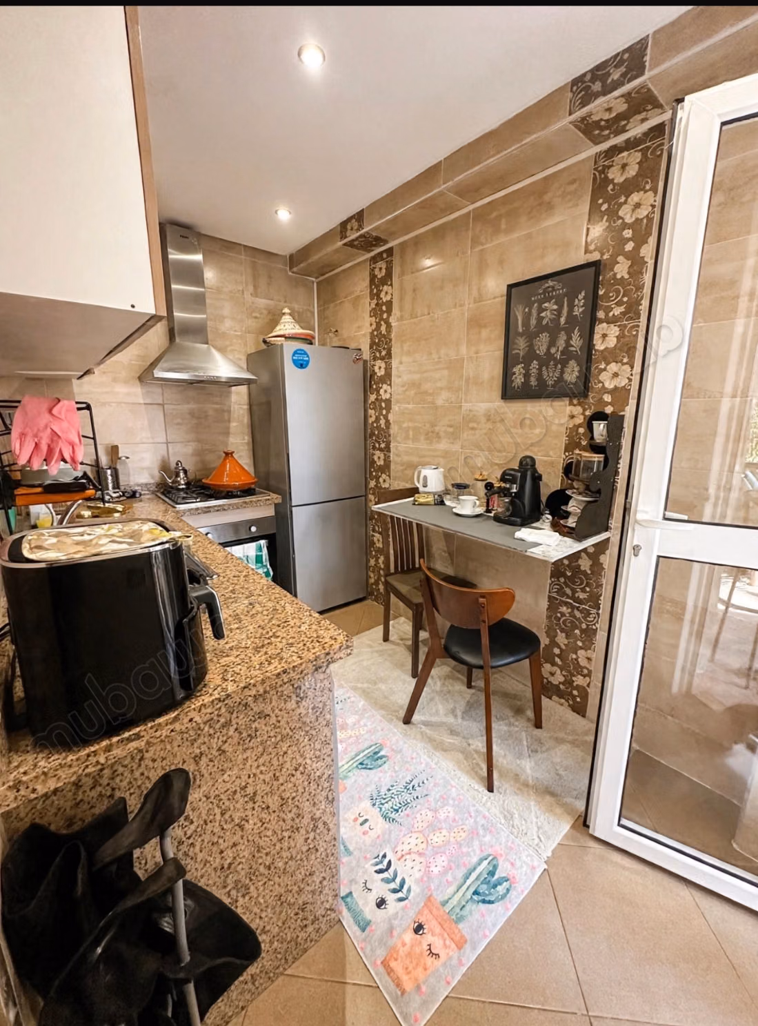 Appartements à louer au centre-ville. 2 pièces. Antenne satellite avec sécurité et gardien.