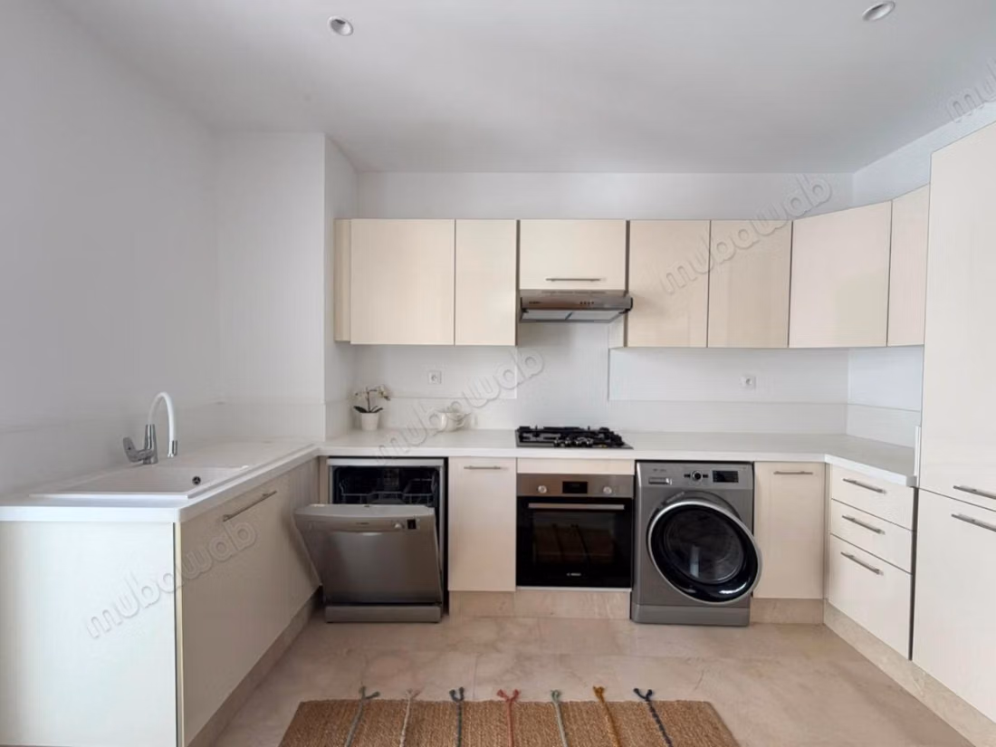 Appartement deux chambre vide au cfc