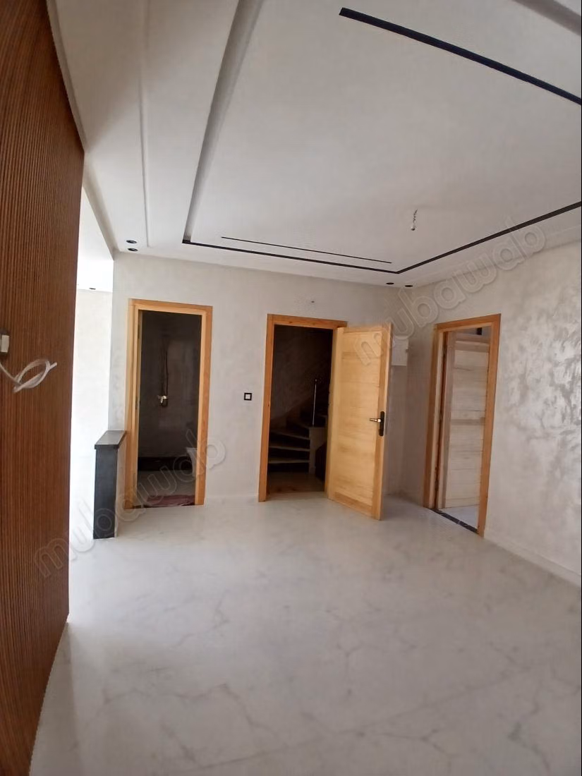 Second floor separate stairs 115 meters