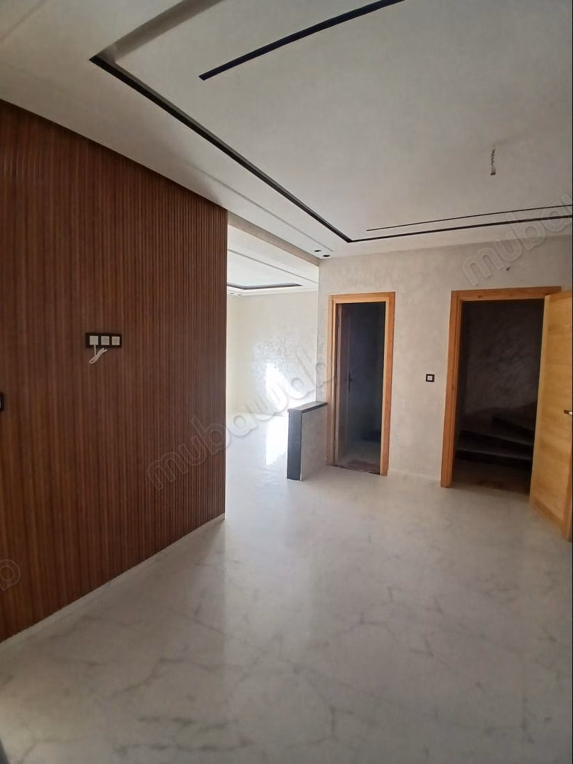 Second floor separate stairs 115 meters