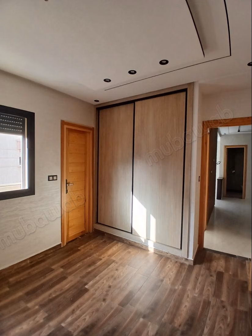 Second floor separate stairs 115 meters