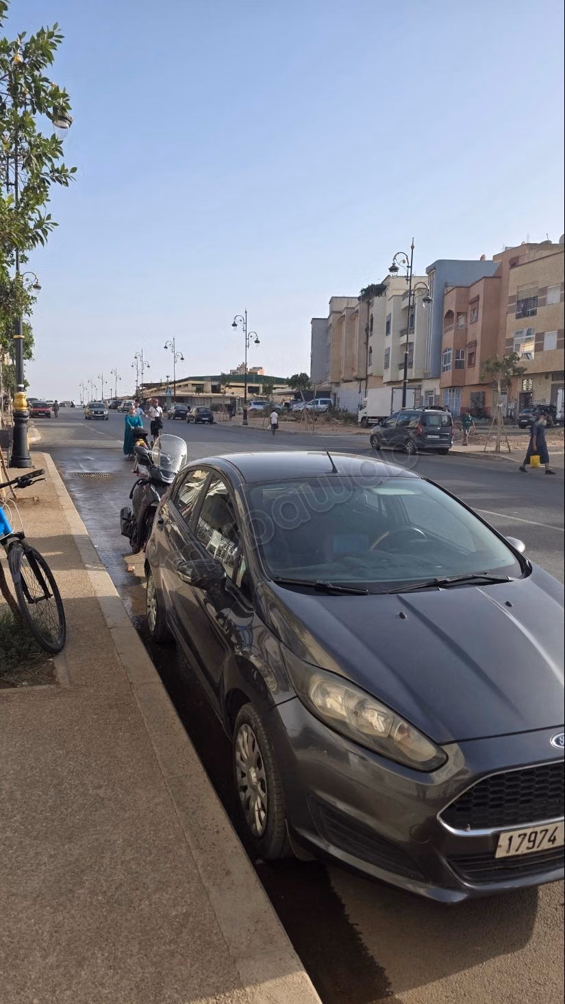 Magasin à vendre à Meknès Al-Bassatin, superficie de 117m près du marché modèle