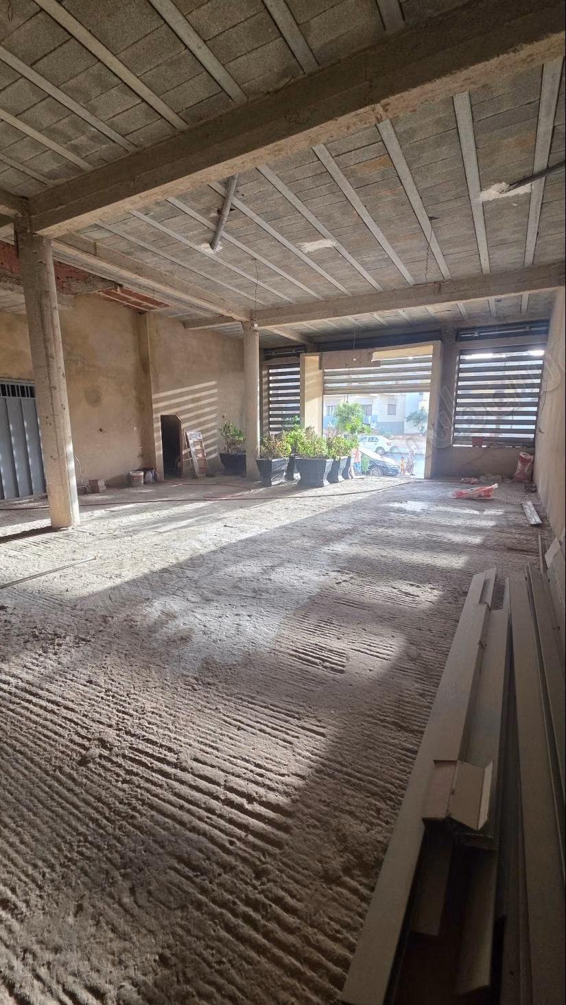 Magasin à vendre à Meknès Al-Bassatin, superficie de 117m près du marché modèle