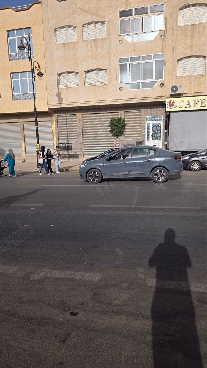 Magasin à vendre à Meknès Al-Bassatin, superficie de 117m près du marché modèle