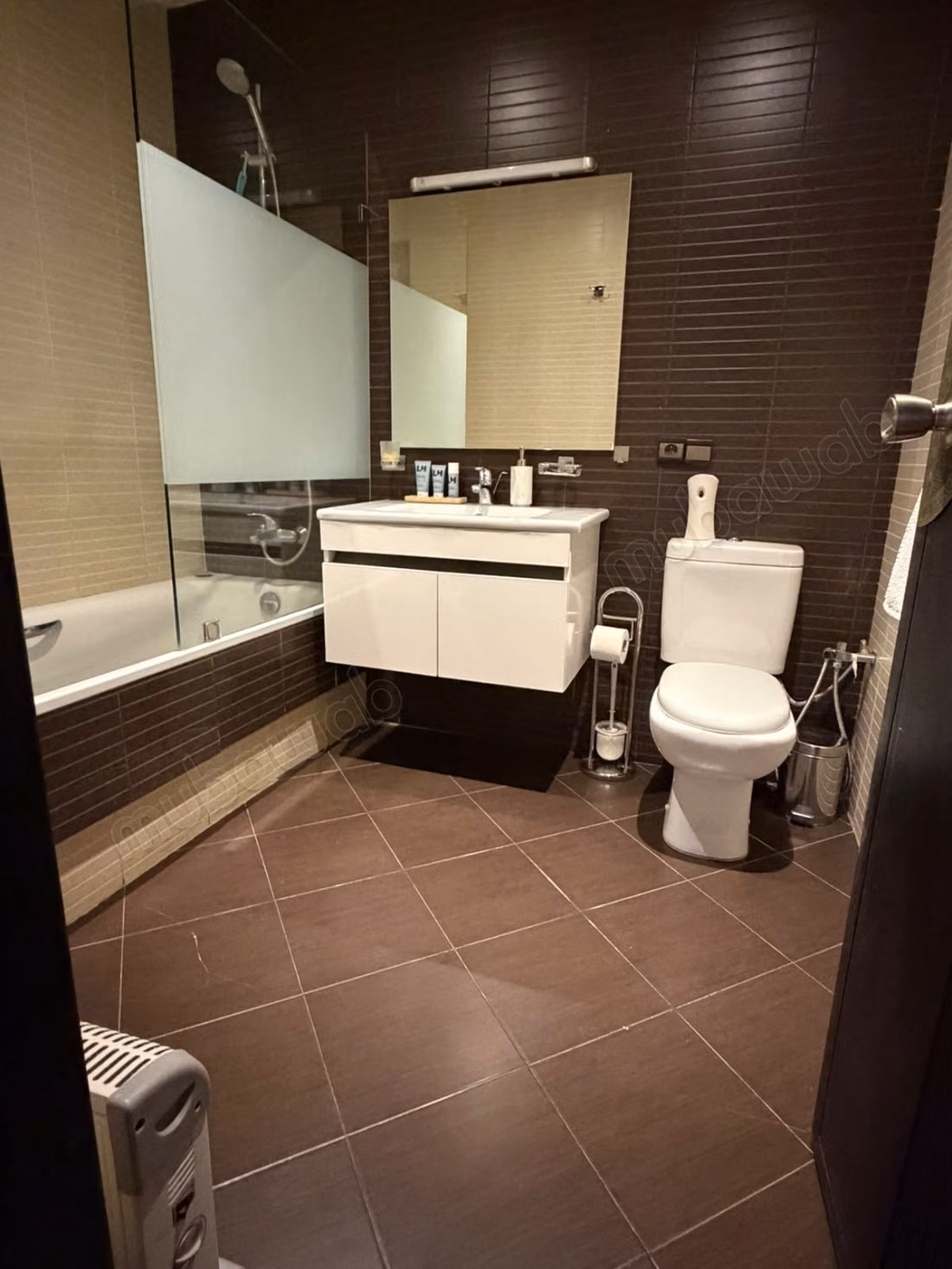 Prachtig smaakvol ingericht appartement, 2 slaapkamers, parkeren, nabij bakkerij Amoud