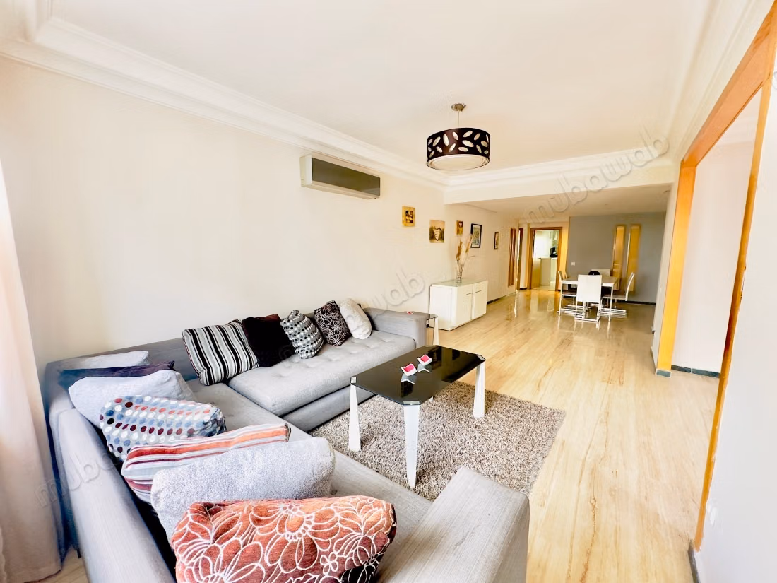Venta de un bonito apartamento en Gauthier. 3 habitaciones grandes. Bien amueblado