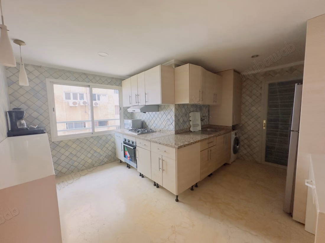 Venta de un bonito apartamento en Gauthier. 3 habitaciones grandes. Bien amueblado