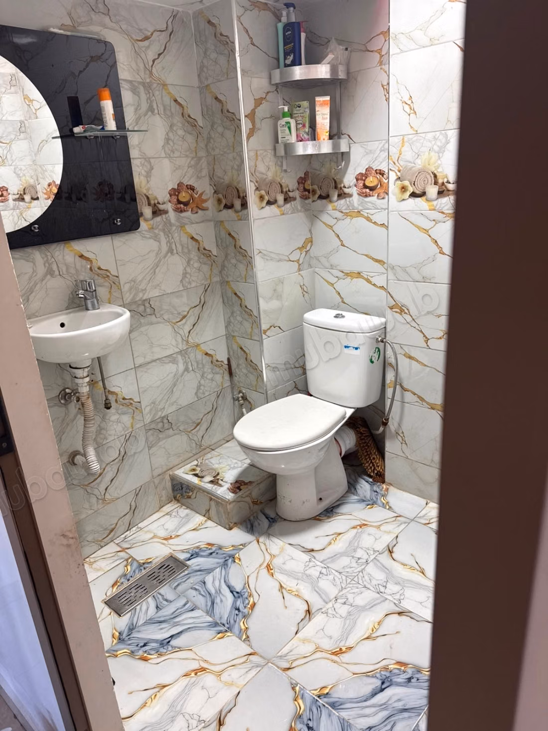 Venta de un encantador apartamento en Bernoussi. 2 habitaciones. 1 salón, cocina, baño y 1 balcón. Mobiliario