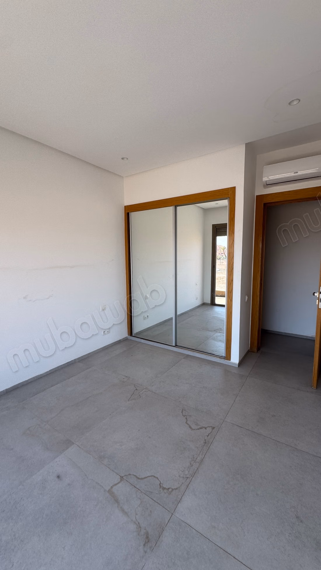 Rental of empty apartment