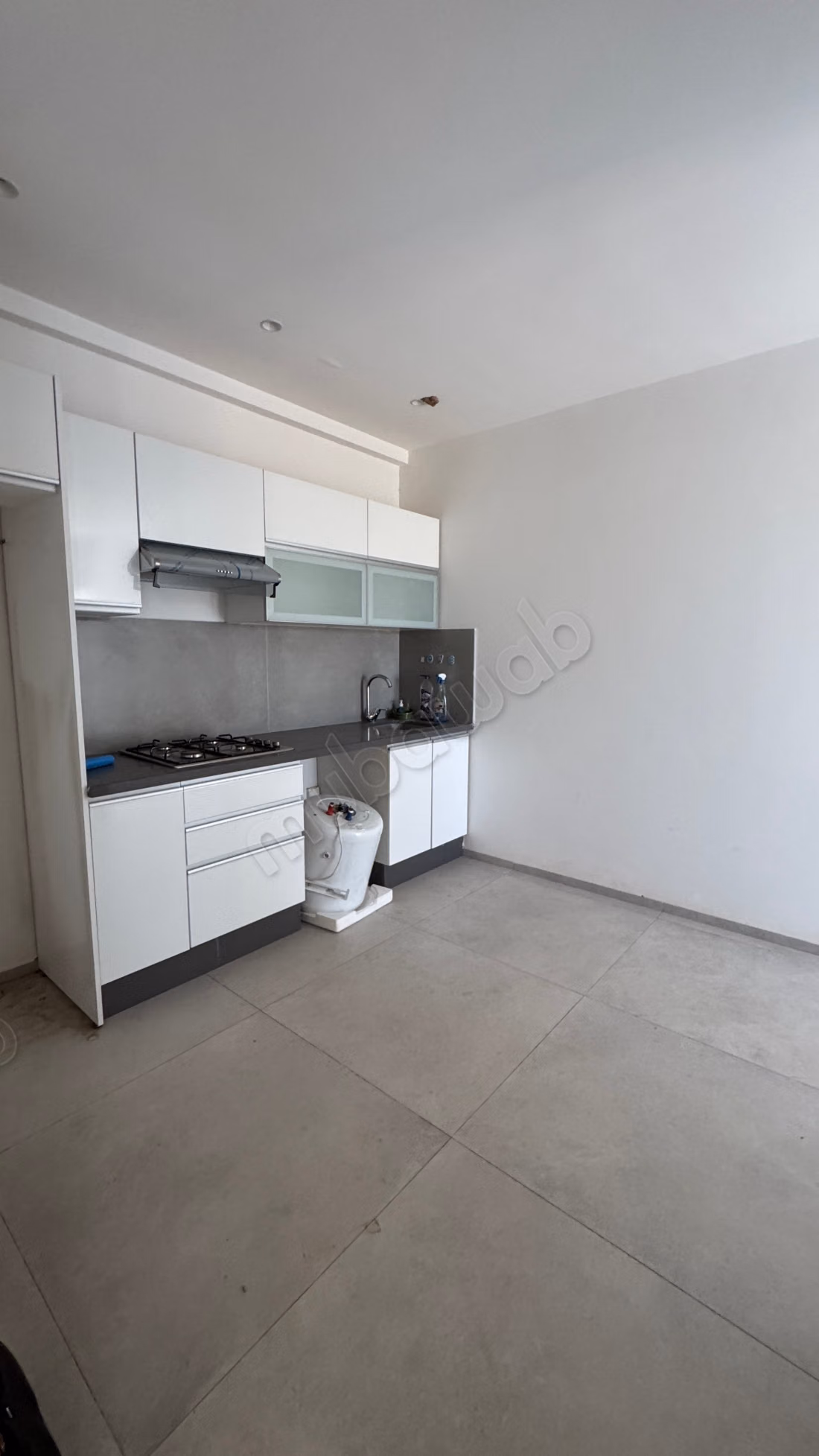 Rental of empty apartment