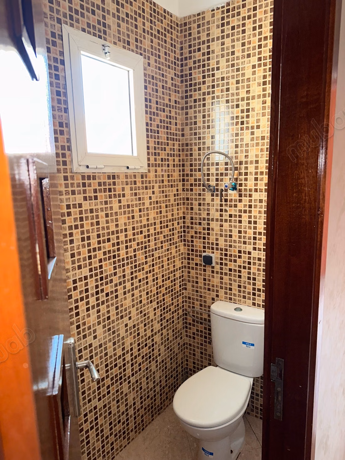 Appartement en vente à Quartier Industriel. 
6 grandes pièces. 
Porte blindée, salon marocain