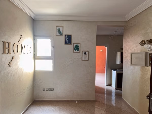 Appartement en vente à Quartier Industriel. 
6 grandes pièces. 
Porte blindée, salon marocain