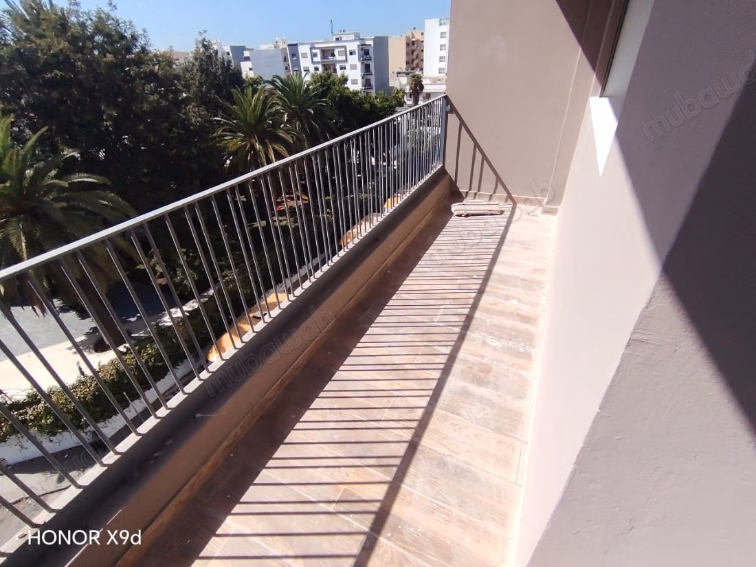 Joli appart neuf ain seba 
4 ch salon 180/m 
3 etg