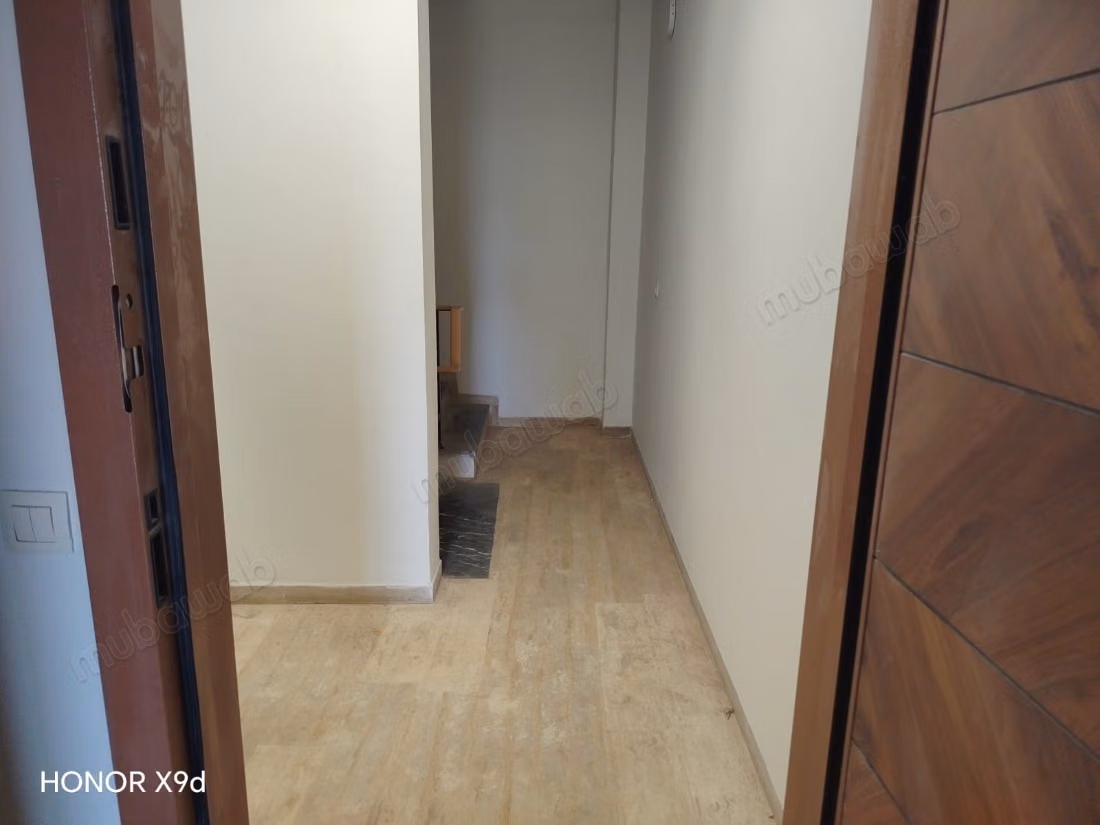 Joli appart neuf ain seba 
4 ch salon 180/m 
3 etg