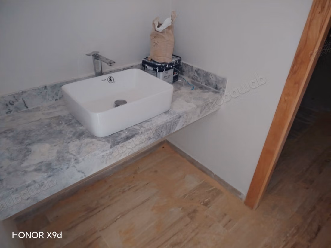 Joli appart neuf ain seba 
4 ch salon 180/m 
3 etg