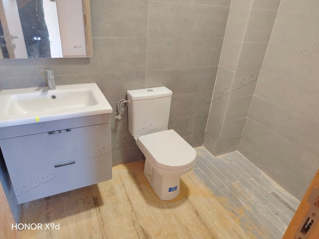 Joli appart neuf ain seba 
4 ch salon 180/m 
3 etg
