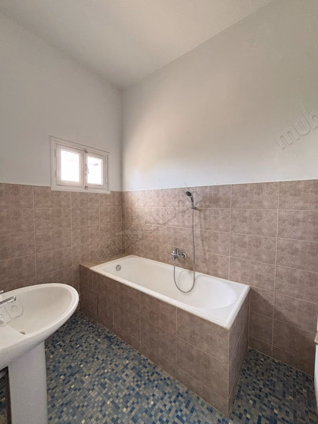 Villa S4 de 400m2 sur terrain de 506m2 à la Nouvelle Ariana