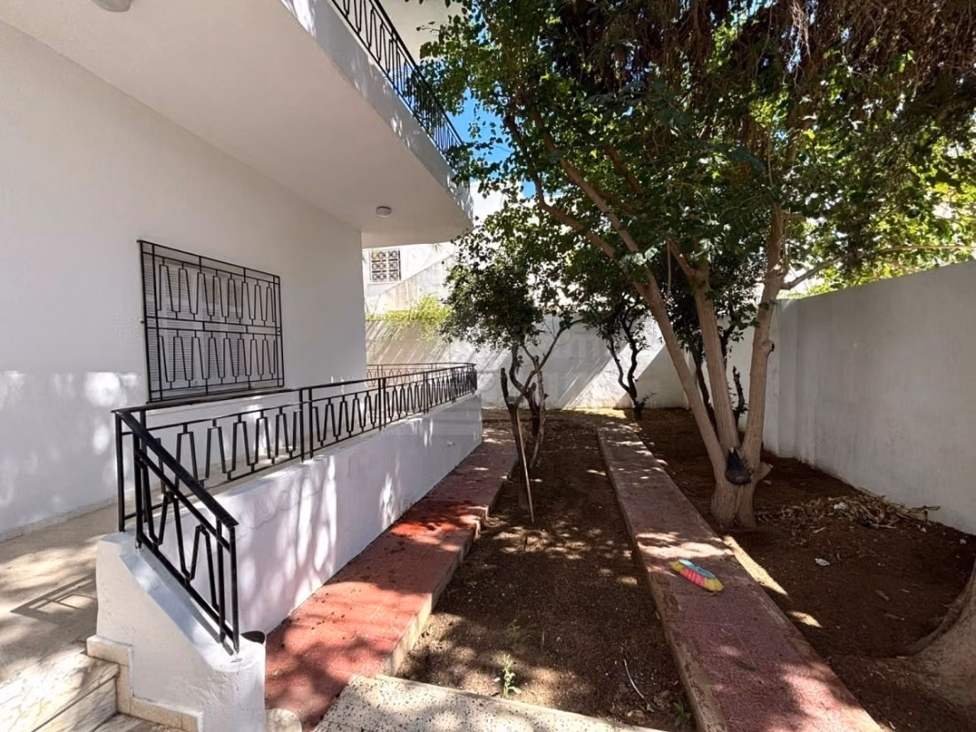 Villa S4 de 400m2 sur terrain de 506m2 à la Nouvelle Ariana
