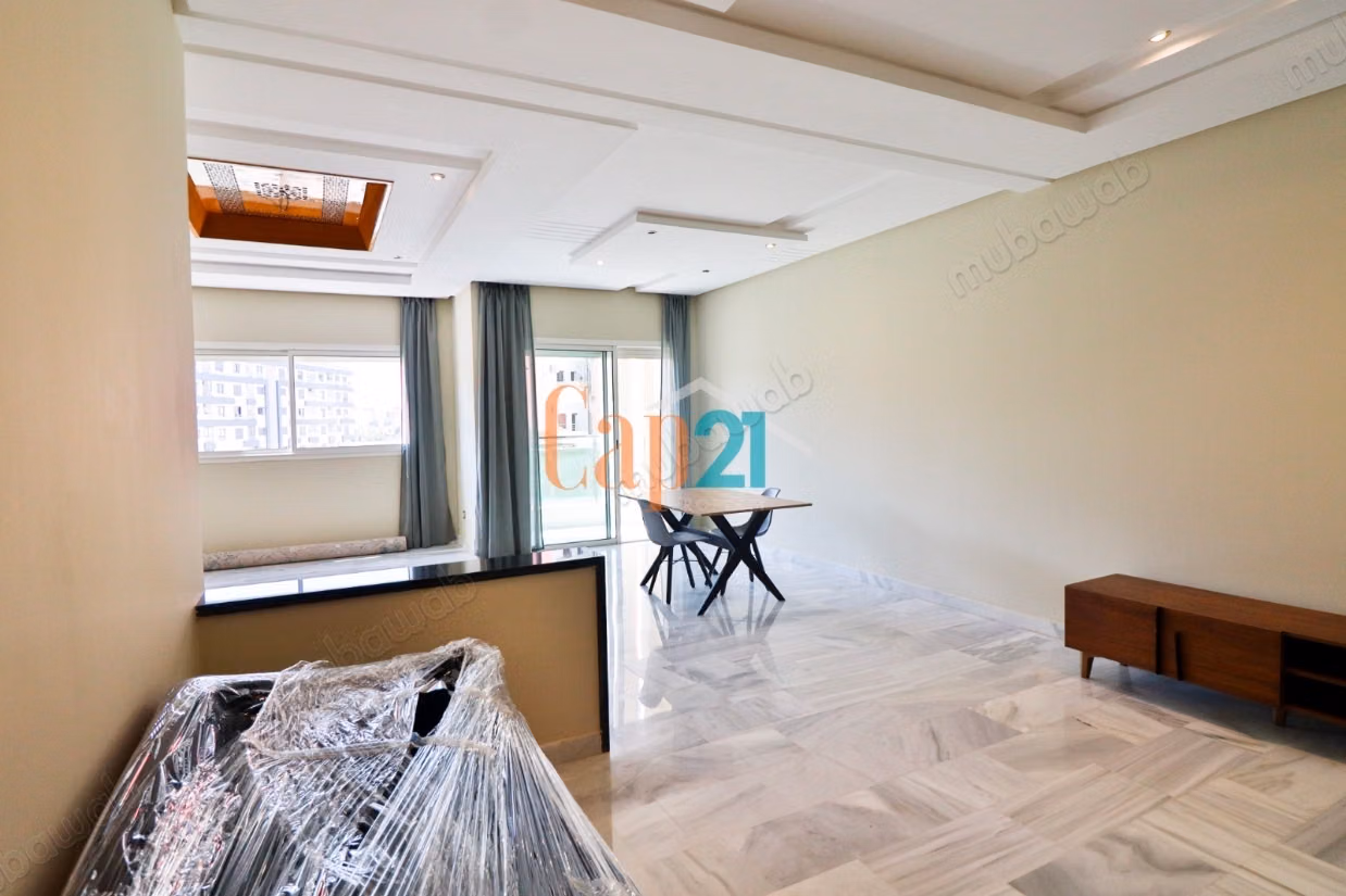 Empty apartment with 3 bedrooms for rent in the center