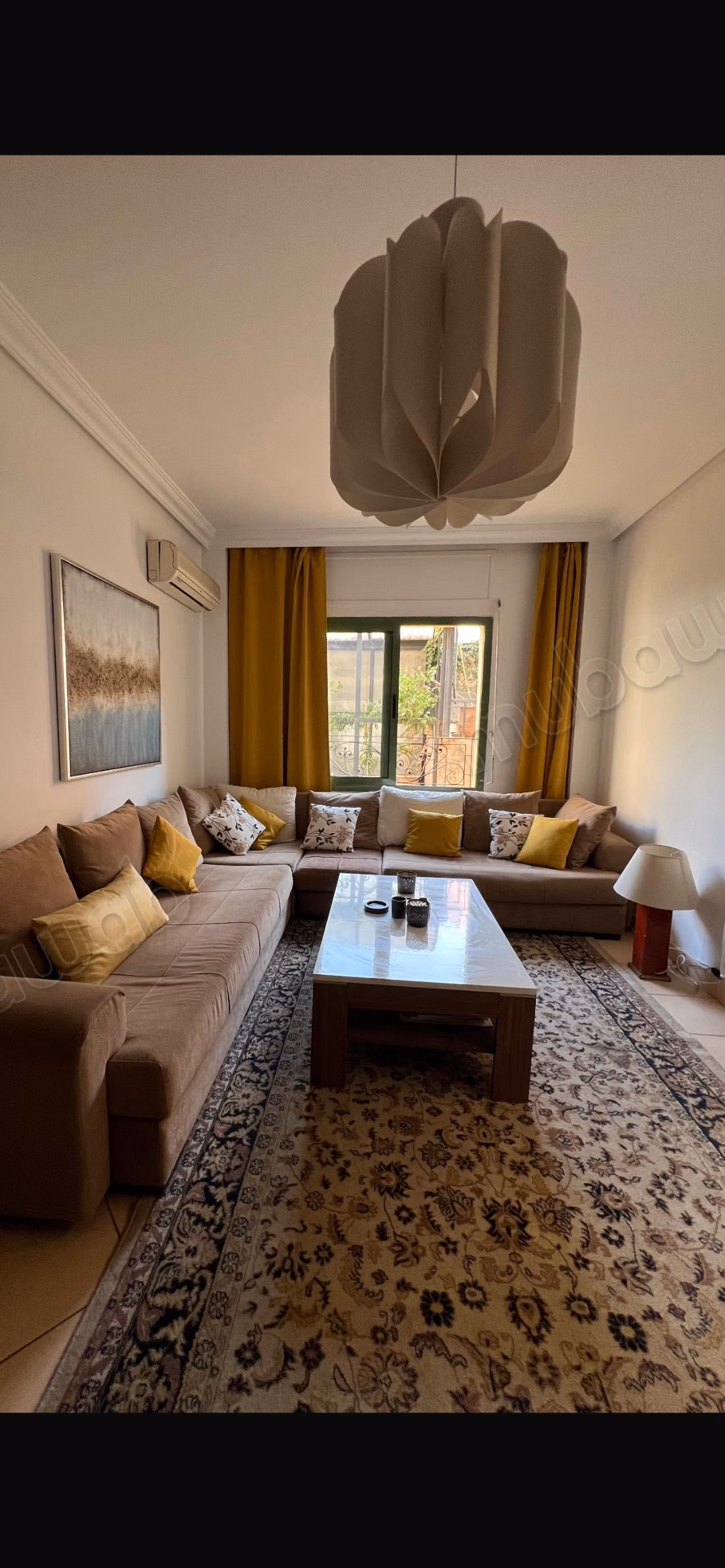 Sale of a beautiful apartment in Guéliz. 2 beautiful bedrooms. Concierge service, air conditioning