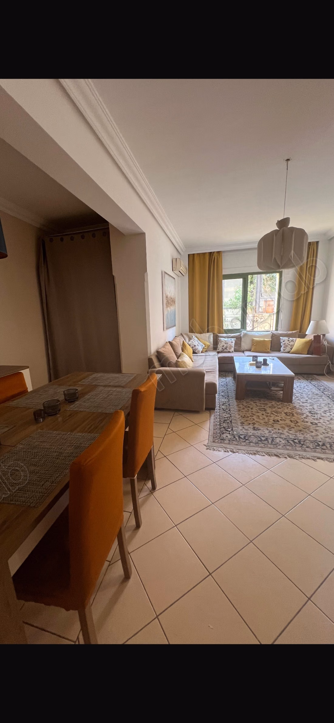 Sale of a beautiful apartment in Guéliz. 2 beautiful bedrooms. Concierge service, air conditioning