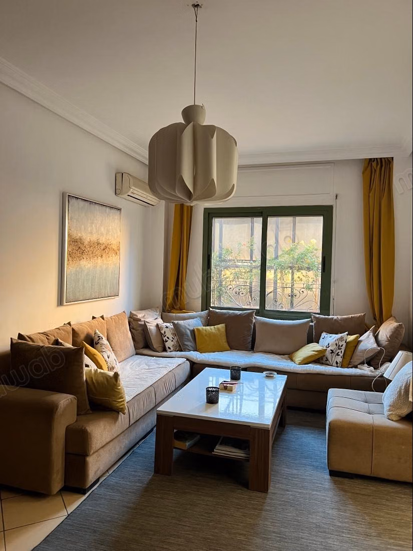Sale of a beautiful apartment in Guéliz. 2 beautiful bedrooms. Concierge service, air conditioning