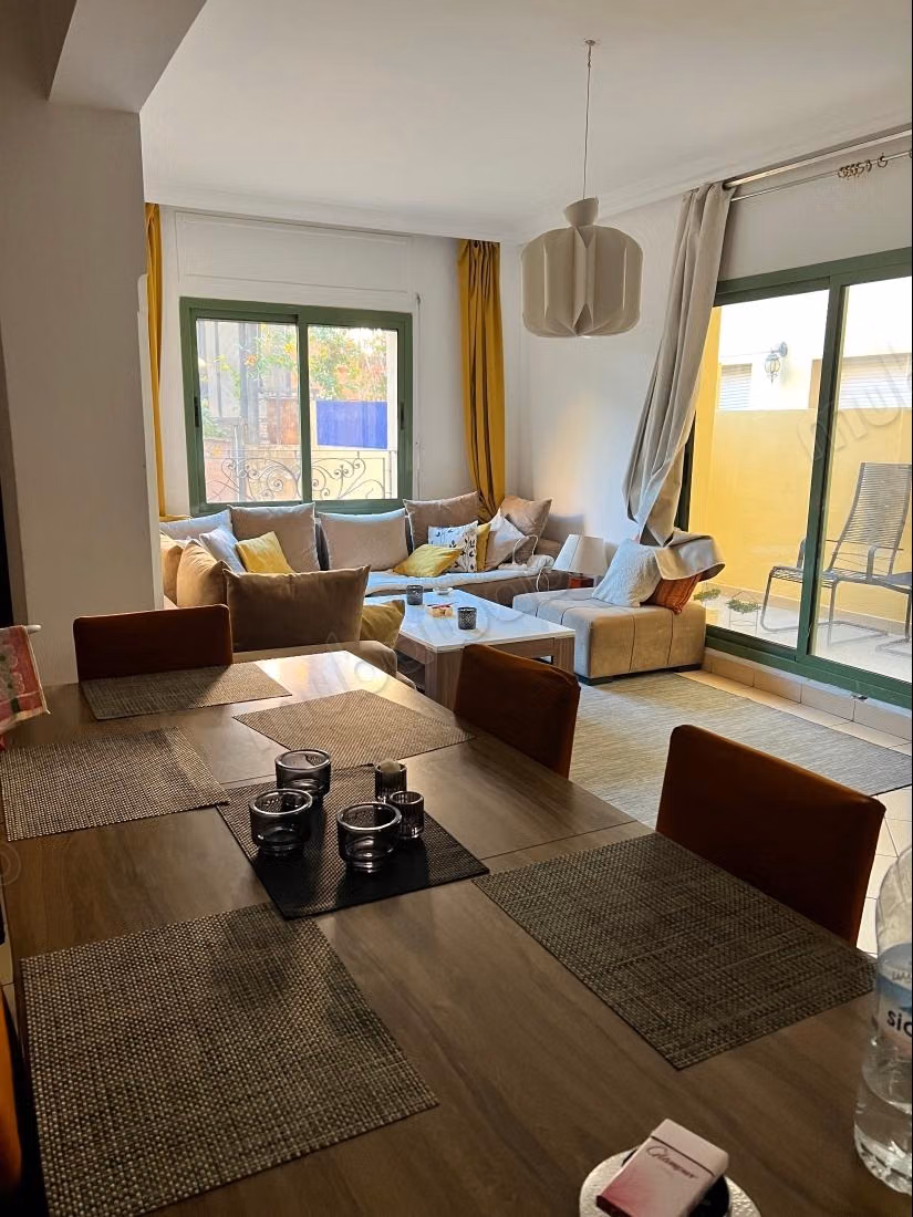 Sale of a beautiful apartment in Guéliz. 2 beautiful bedrooms. Concierge service, air conditioning
