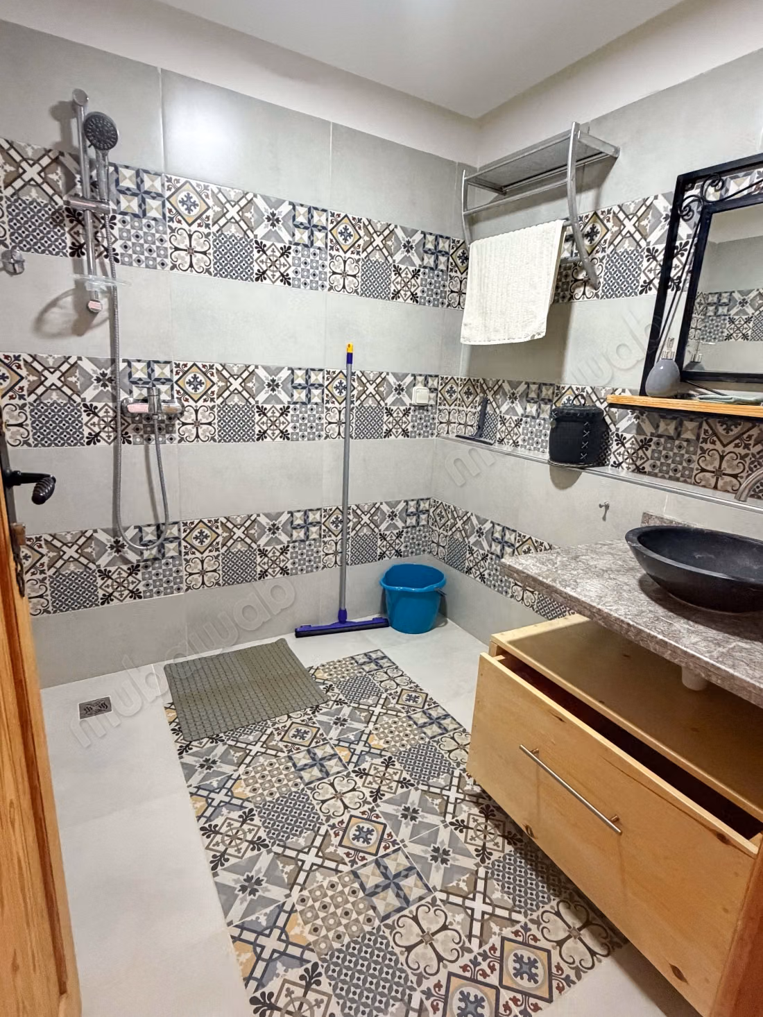 Kasbah te koop in Timsal – 4.256 m² met zwembad