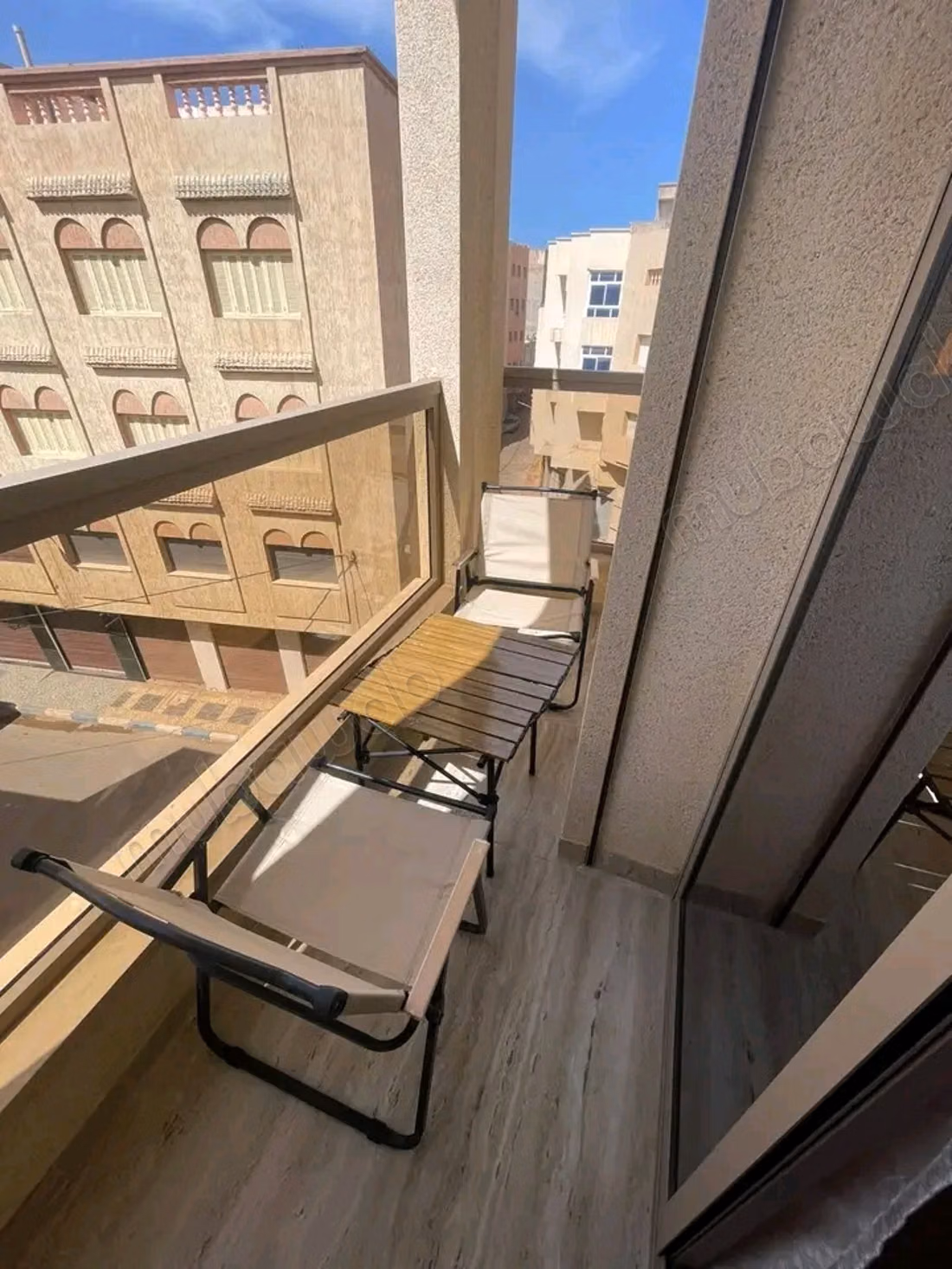 Bel appartement en location en Centre ville. Surface de 80 m². Antenne parabolique et sécurité