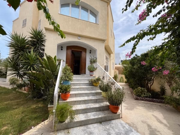 A vendre villa avec piscine a boumhel bel air