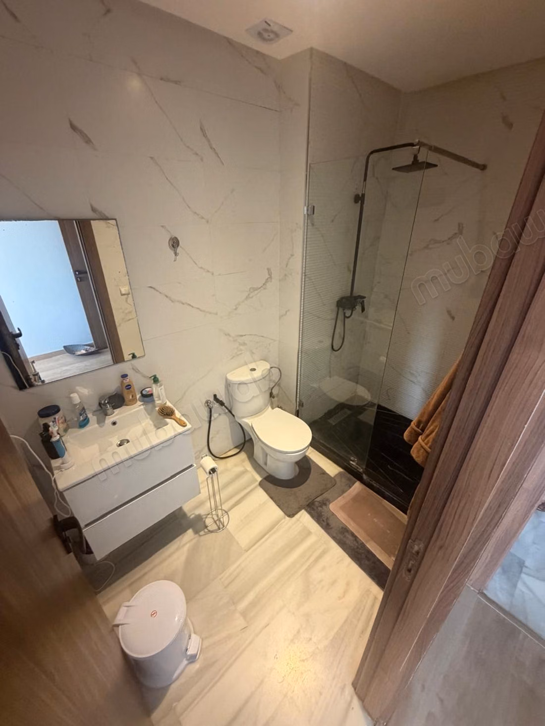 Appartement à louer à Dar Bouazza. 
Surface de 88 m². 
Meublé