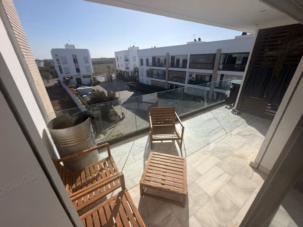 Appartement à louer à Dar Bouazza. 
Surface de 88 m². 
Meublé