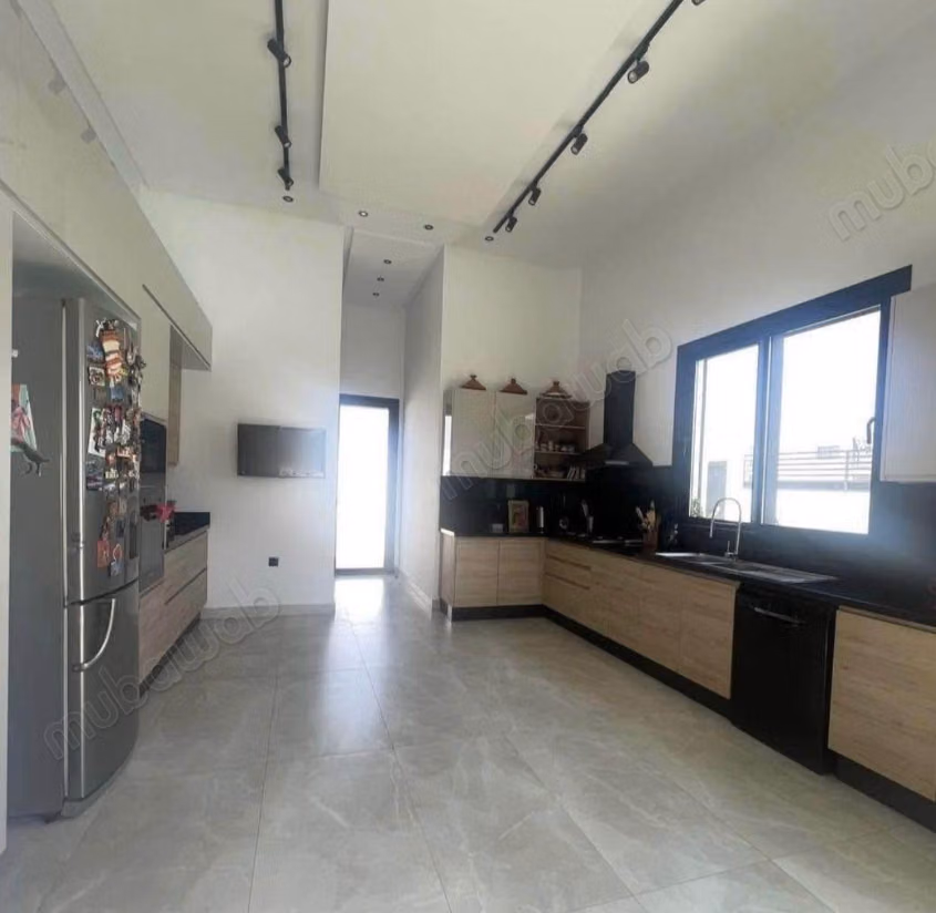 Villa indépendante avec piscine et 5 suites à vendre – Had Soualem