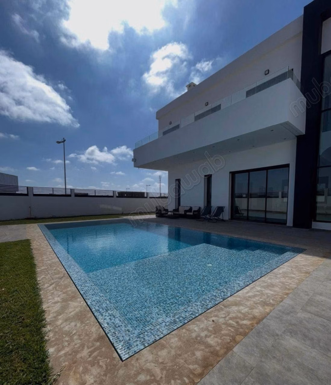 Villa indépendante avec piscine et 5 suites à vendre – Had Soualem