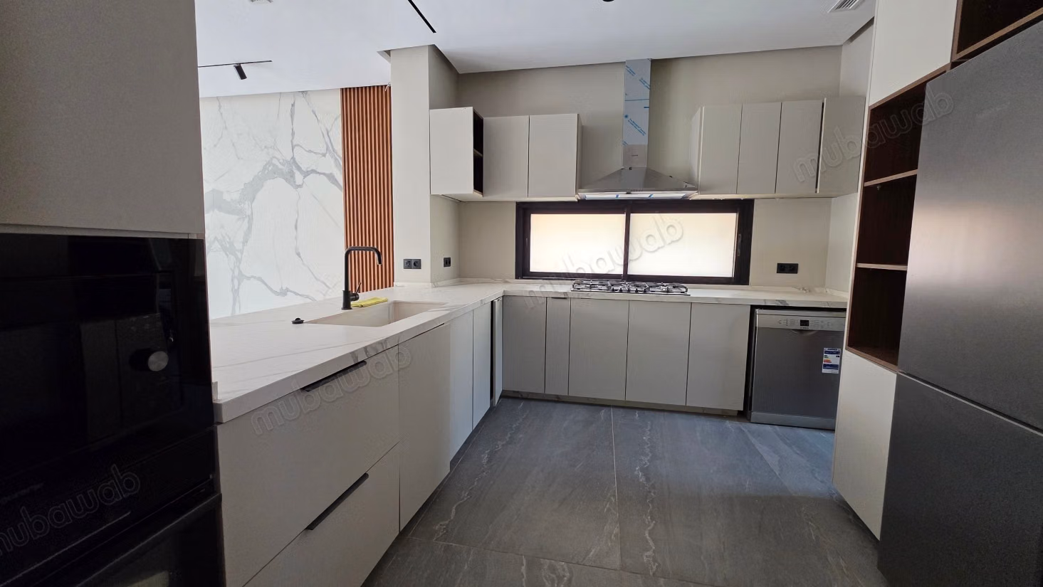 Apartment for sale on Route de l'Ourika. Area 260 m². Well-equipped kitchen