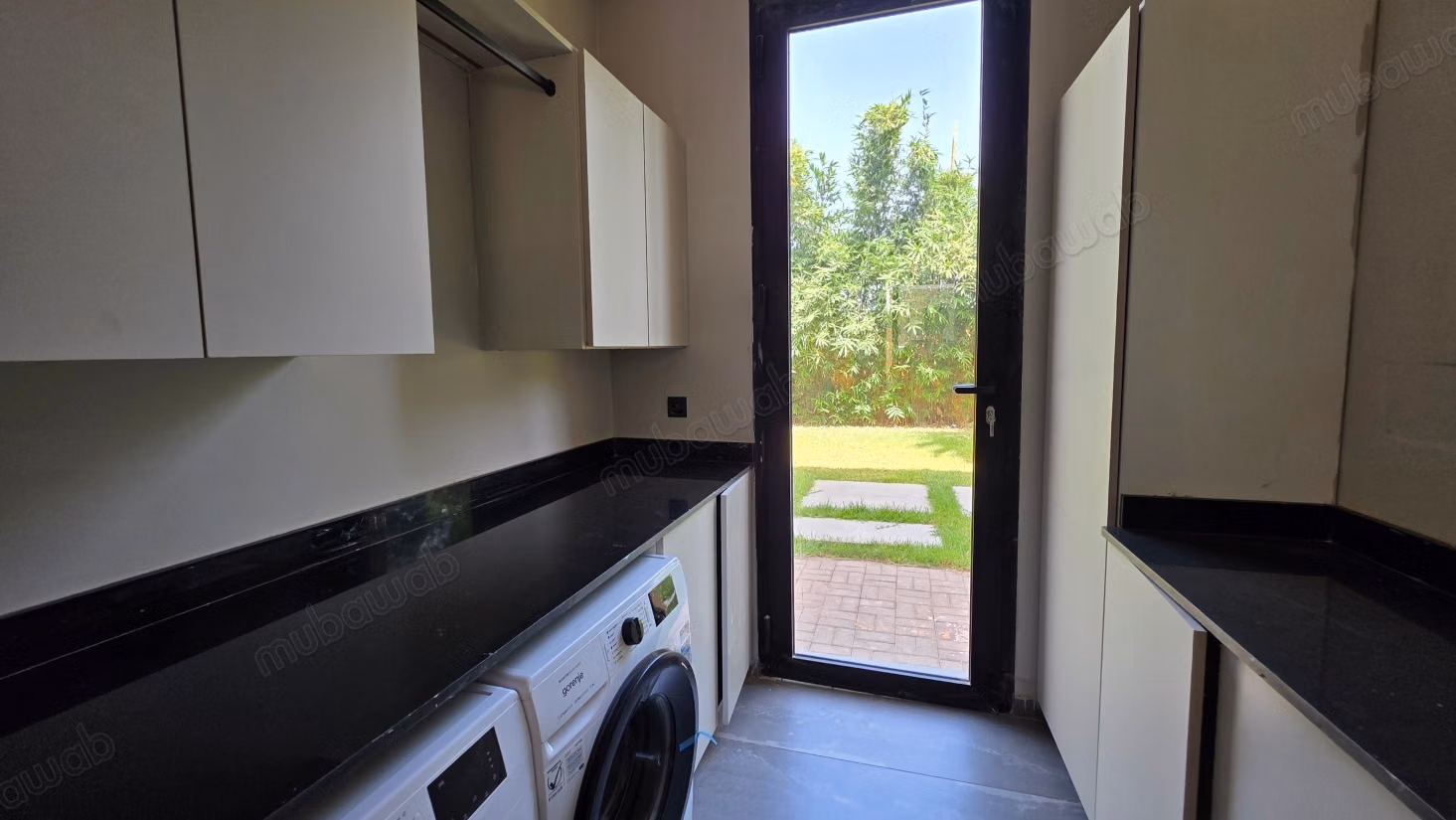Apartment for sale on Route de l'Ourika. Area 260 m². Well-equipped kitchen