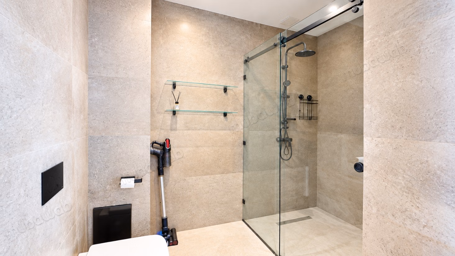 Apartamento de una habitación en alquiler a largo plazo amueblado únicamente con piscina