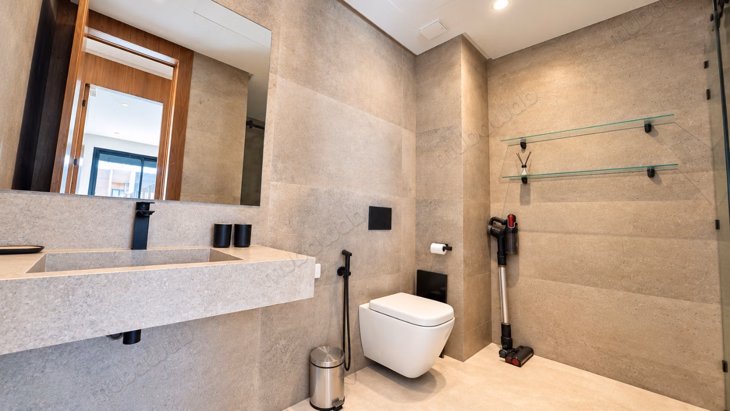 Apartamento de una habitación en alquiler a largo plazo amueblado únicamente con piscina