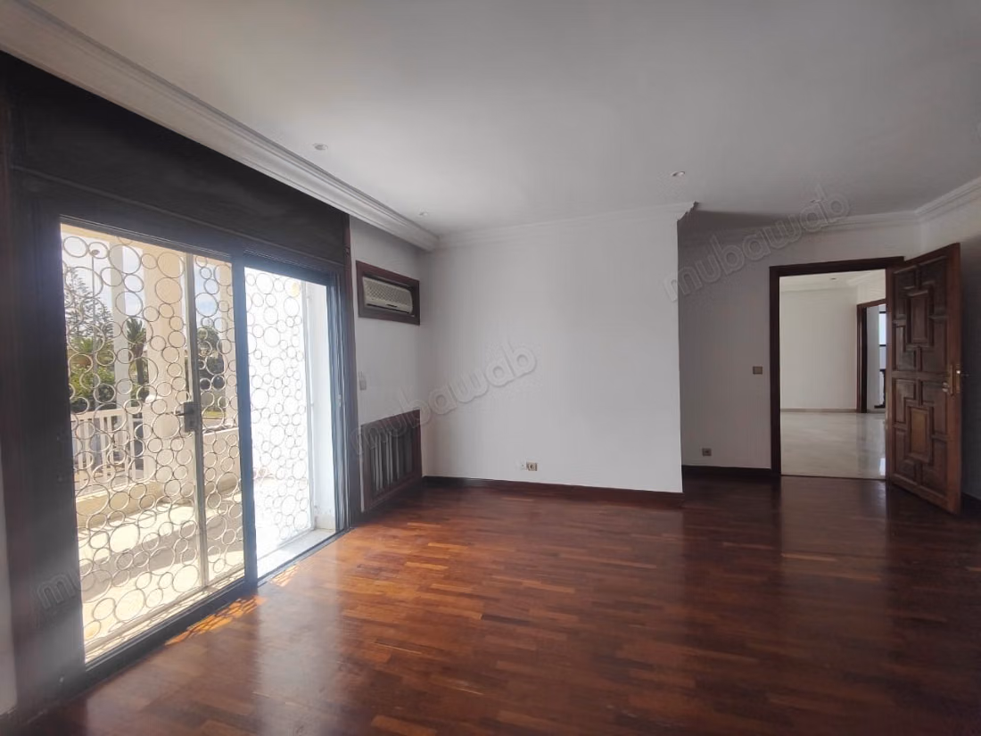 Location villa de luxe à CIL Hay Salam. 4 chambres. Belle terrasse et jardin