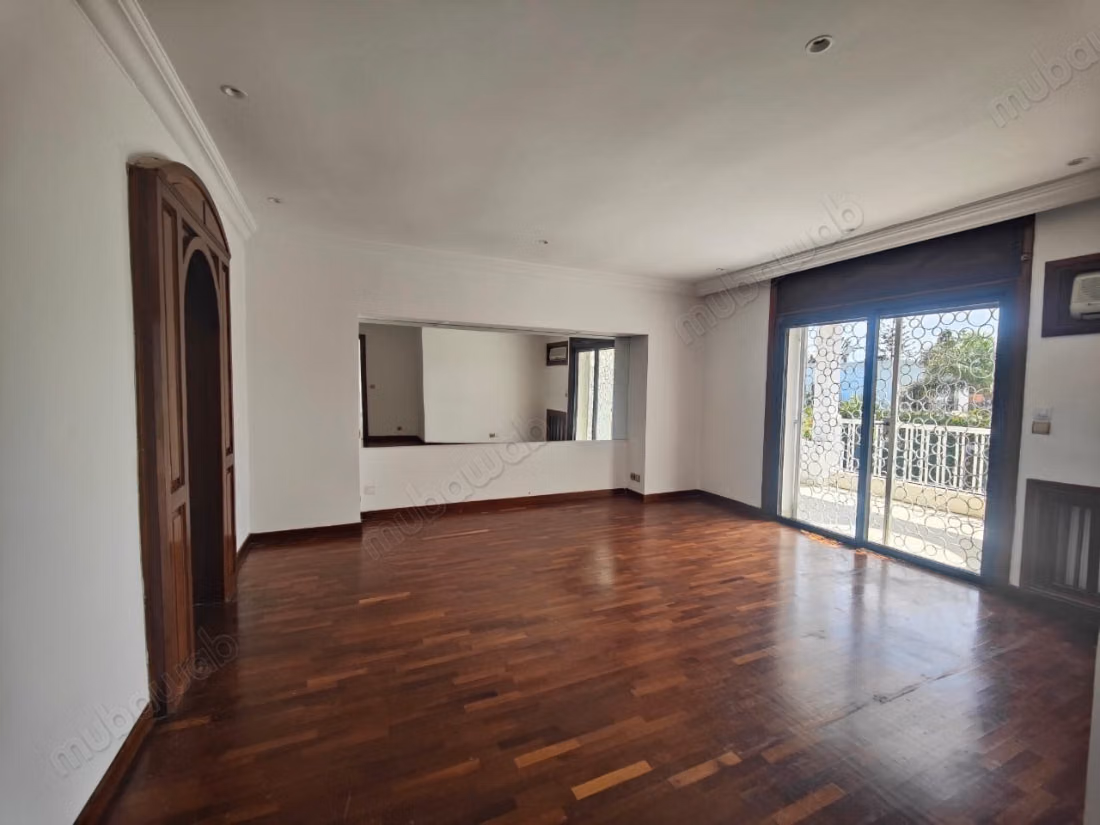 Location villa de luxe à CIL Hay Salam. 4 chambres. Belle terrasse et jardin