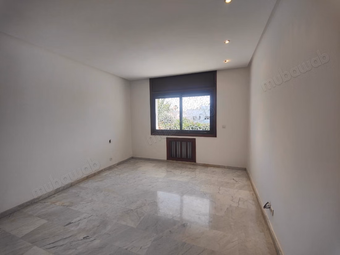 Location villa de luxe à CIL Hay Salam. 4 chambres. Belle terrasse et jardin