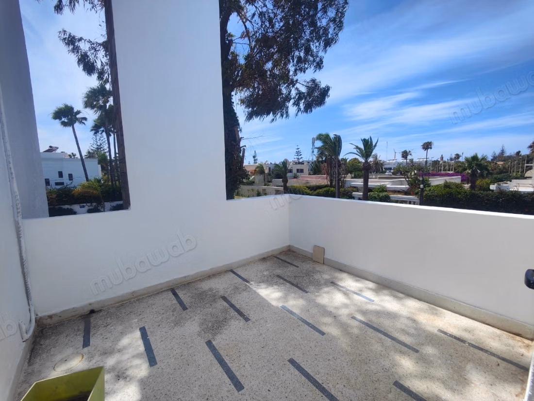 Location villa de luxe à CIL Hay Salam. 4 chambres. Belle terrasse et jardin