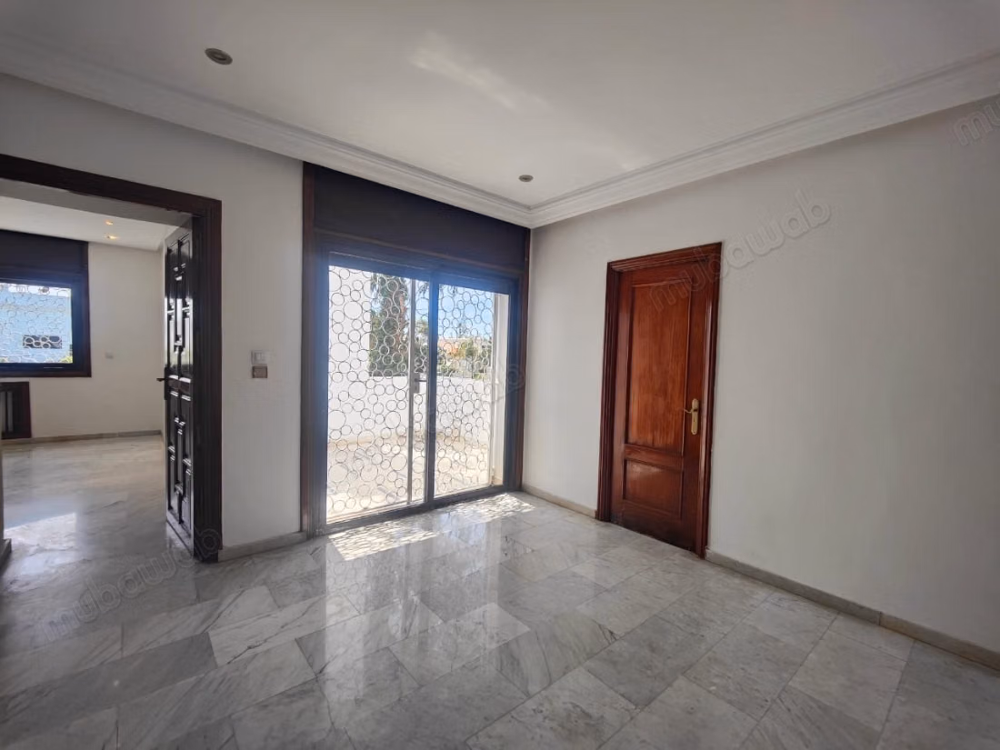 Location villa de luxe à CIL Hay Salam. 4 chambres. Belle terrasse et jardin