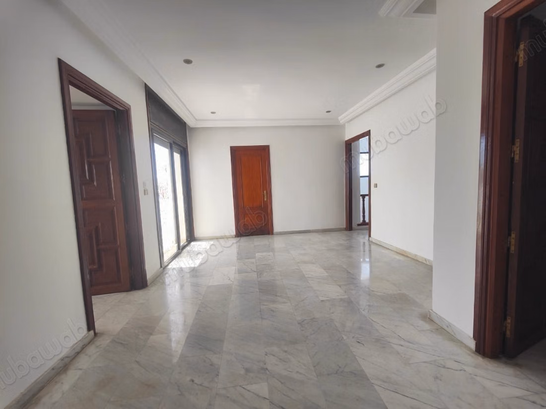 Location villa de luxe à CIL Hay Salam. 4 chambres. Belle terrasse et jardin