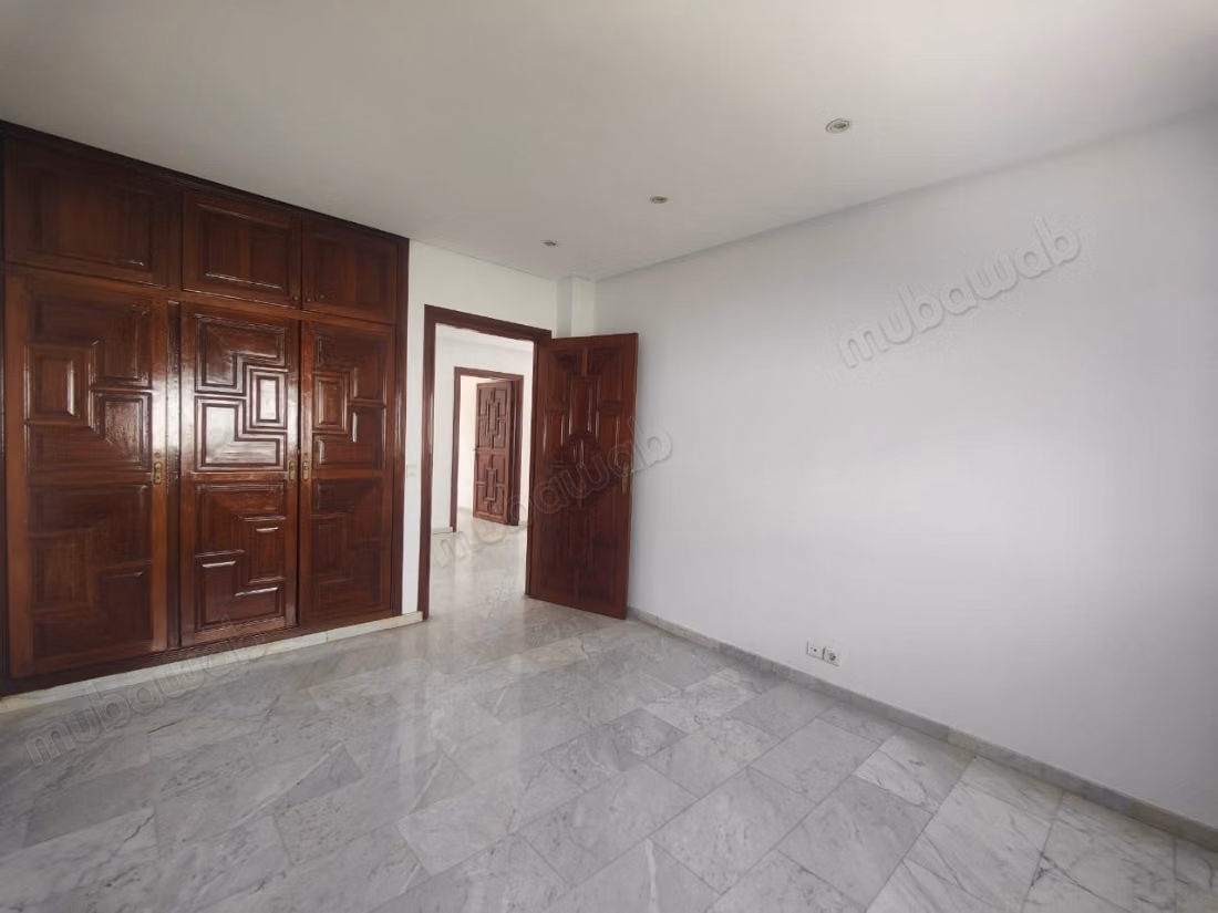 Location villa de luxe à CIL Hay Salam. 4 chambres. Belle terrasse et jardin